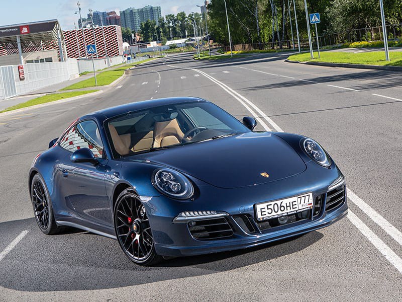 Porsche 911 Carrera 4 GTS